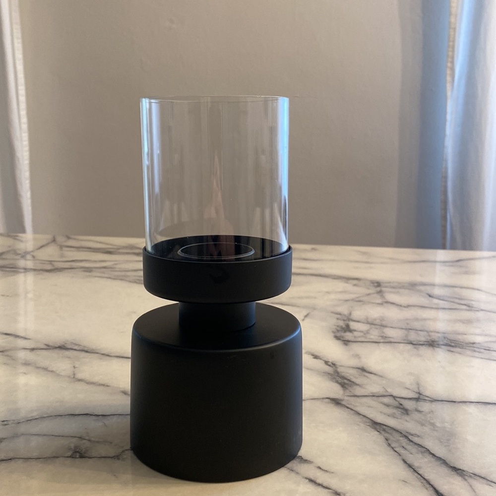 Black tea light candle holder